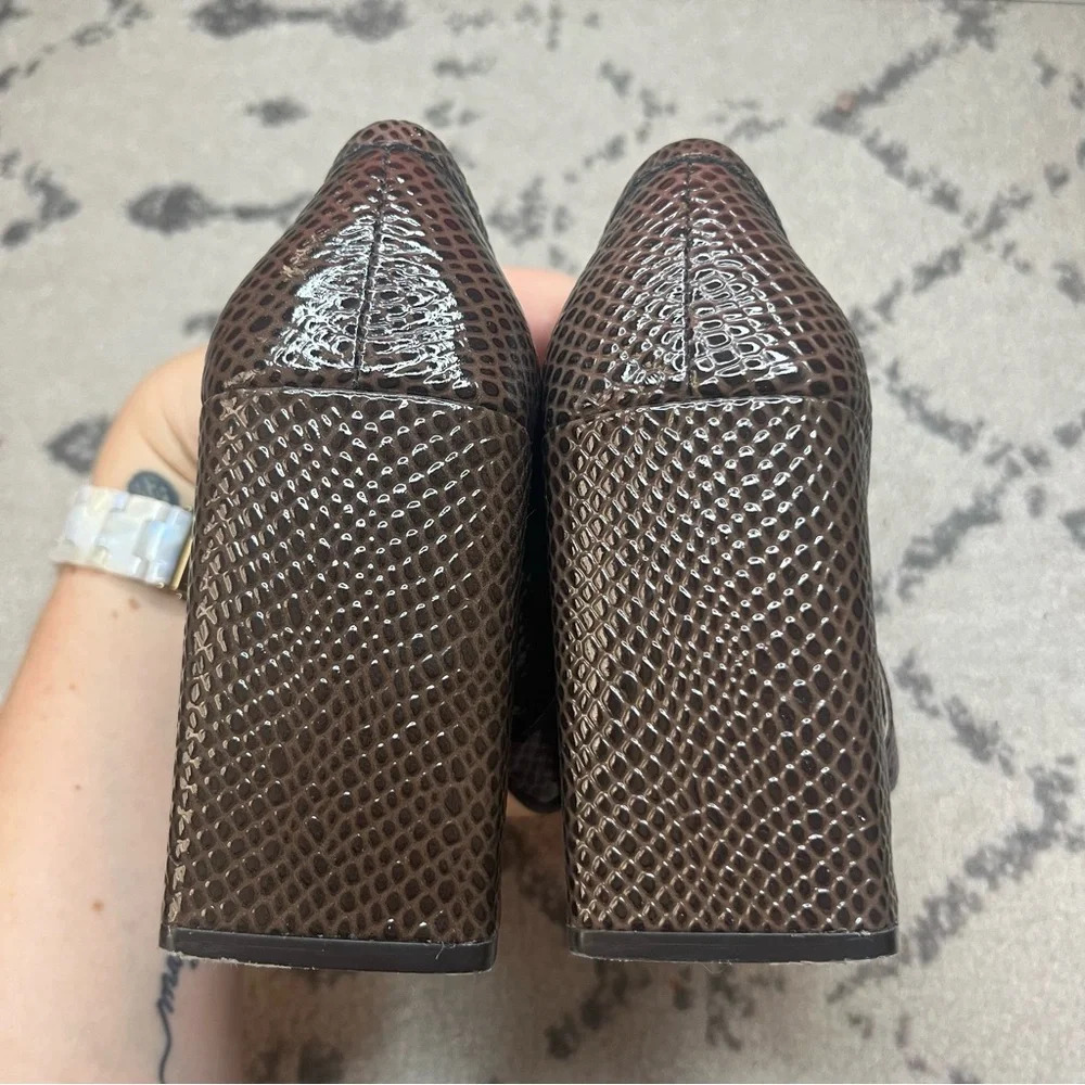 Louise et Cie Brown Textured Block Heel Loafers with Gold Accent  size 6M/6.5 - Picture 7 of 10